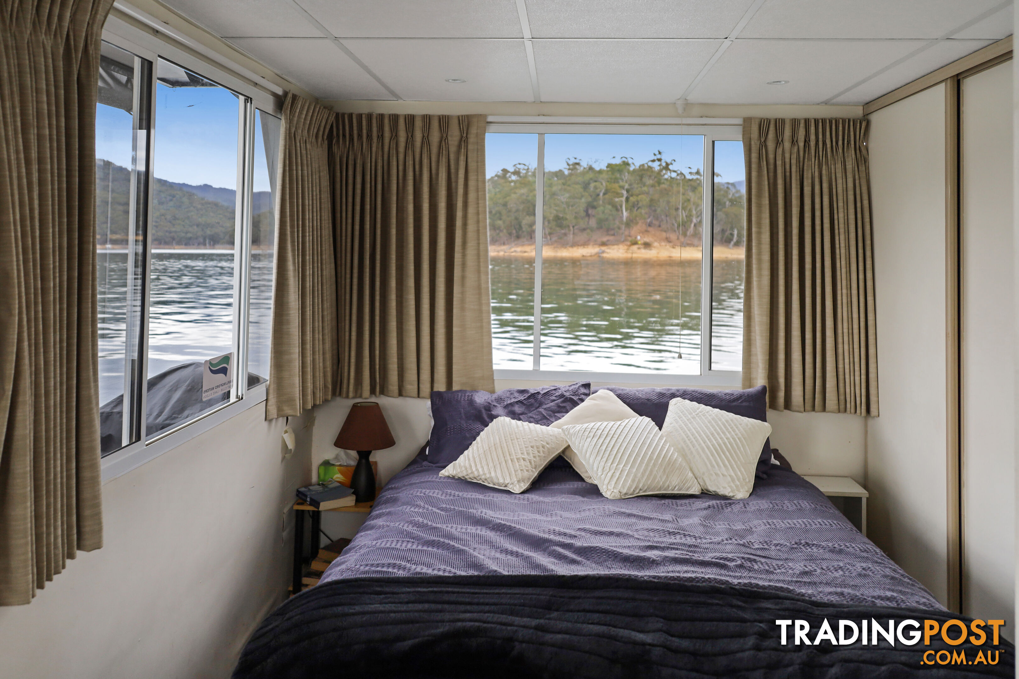 WYEWURRI Houseboat Holiday Home on Lake Eildon