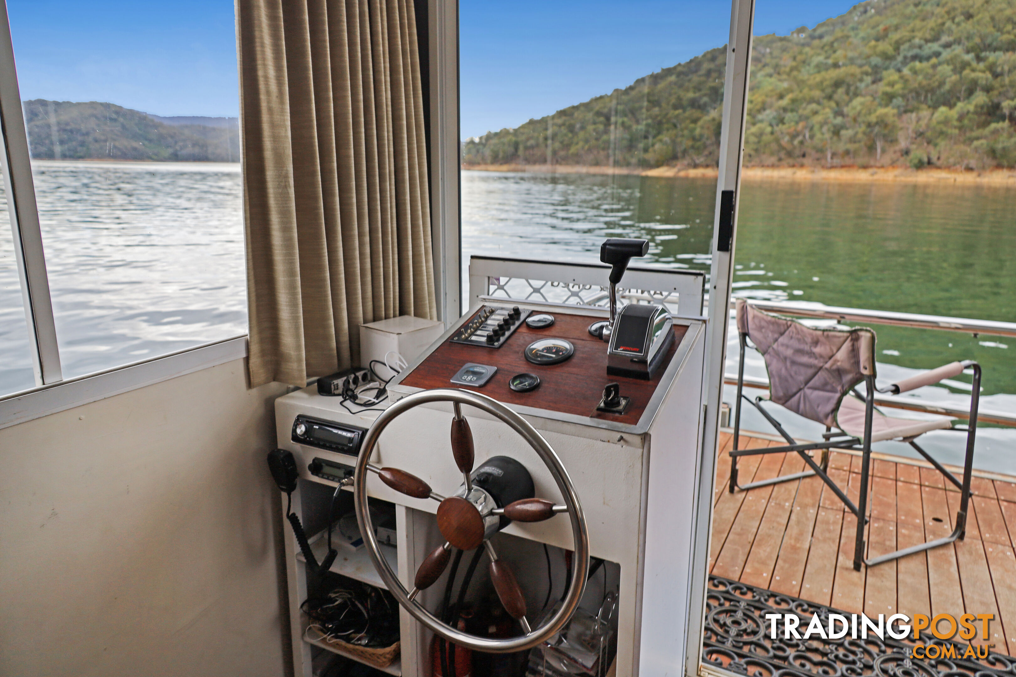 WYEWURRI Houseboat Holiday Home on Lake Eildon