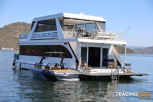 SALISBURY: Houseboat Holiday Home on Lake Eildon