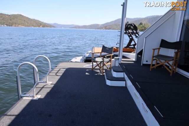 SALISBURY: Houseboat Holiday Home on Lake Eildon