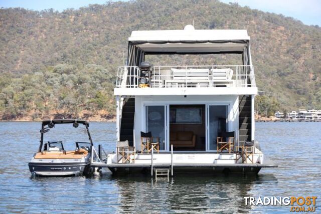 SALISBURY: Houseboat Holiday Home on Lake Eildon