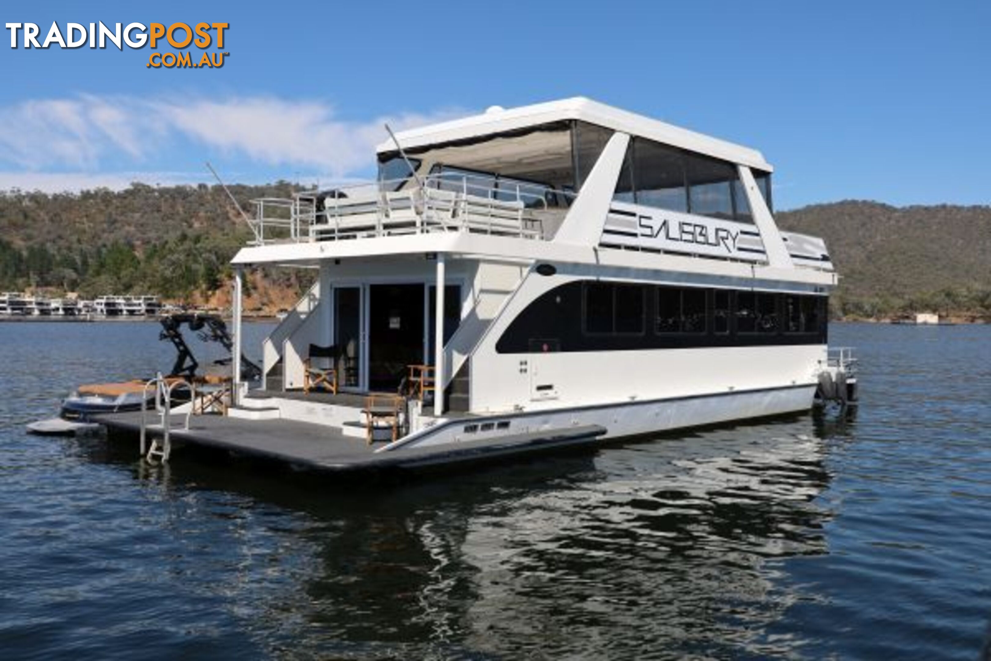 SALISBURY: Houseboat Holiday Home on Lake Eildon