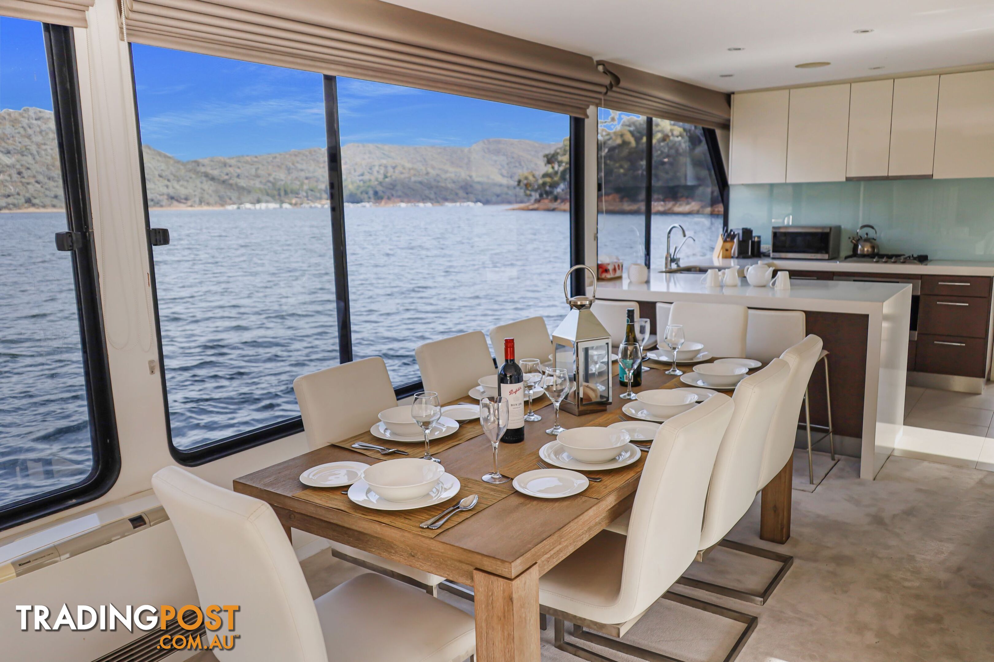 Arcadia Houseboat Holiday Home on Lake Eildon