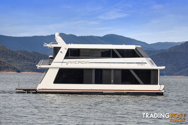 Arcadia Houseboat Holiday Home on Lake Eildon