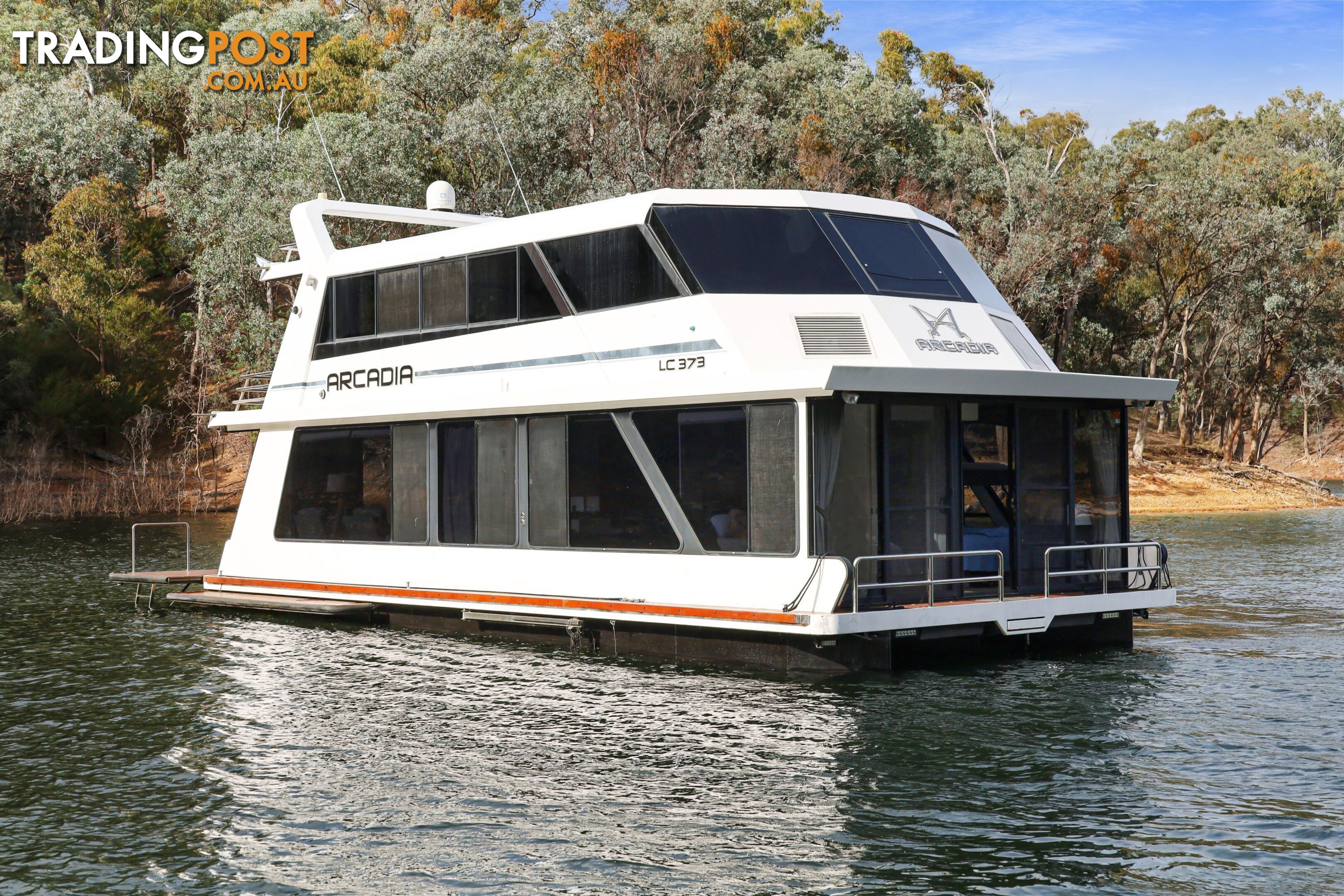 Arcadia Houseboat Holiday Home on Lake Eildon