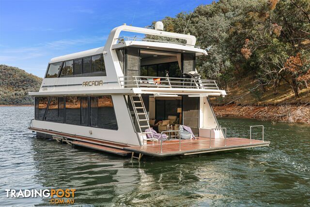 Arcadia Houseboat Holiday Home on Lake Eildon