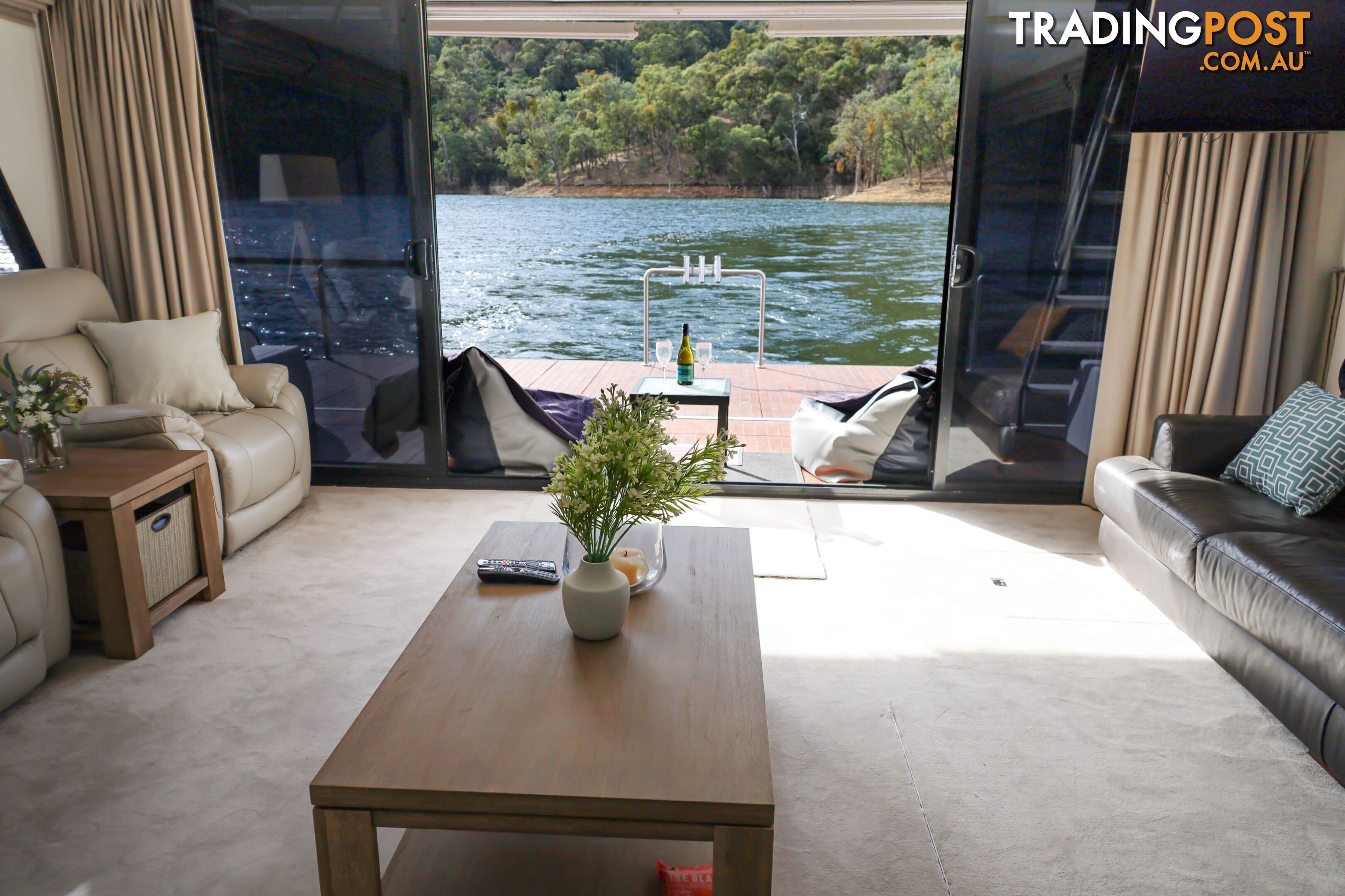 Arcadia Houseboat Holiday Home on Lake Eildon