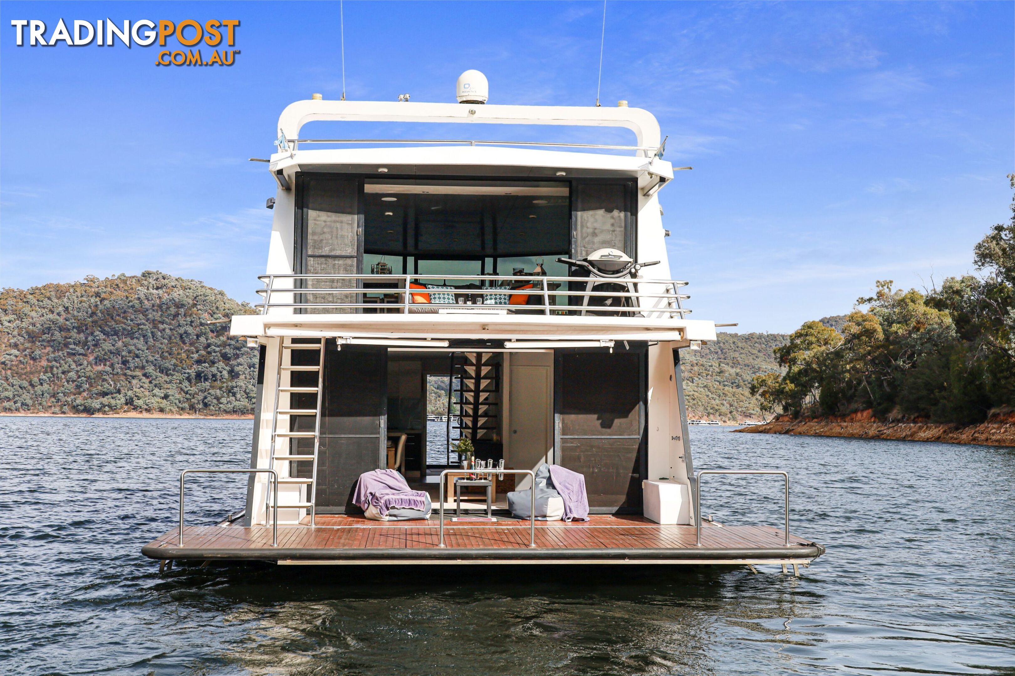 Arcadia Houseboat Holiday Home on Lake Eildon