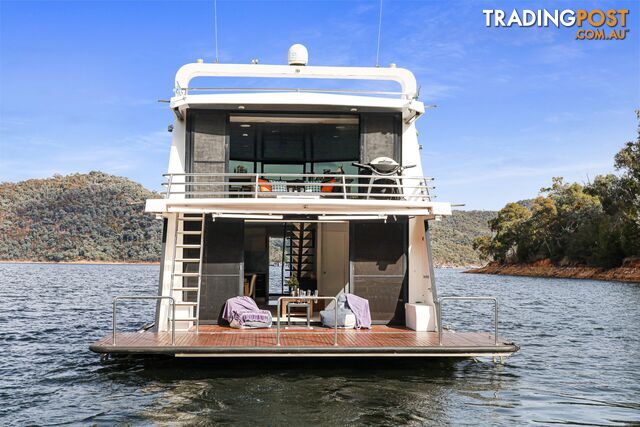 Arcadia Houseboat Holiday Home on Lake Eildon