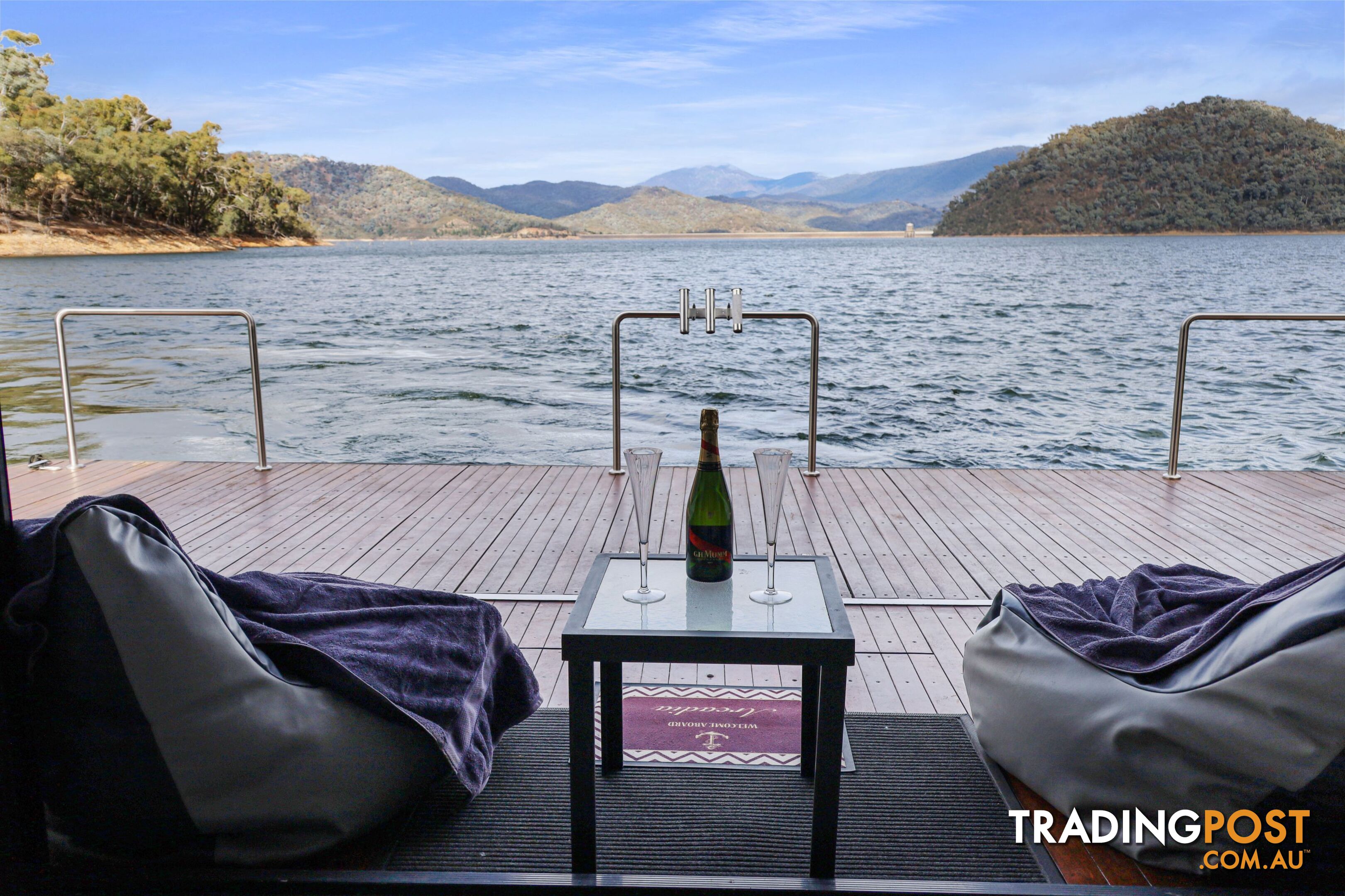 Arcadia Houseboat Holiday Home on Lake Eildon