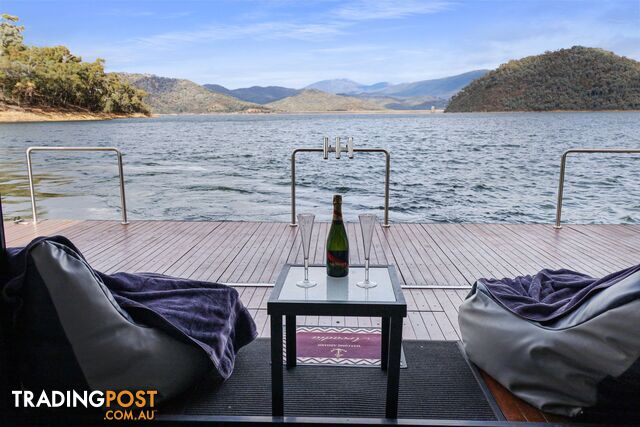 Arcadia Houseboat Holiday Home on Lake Eildon