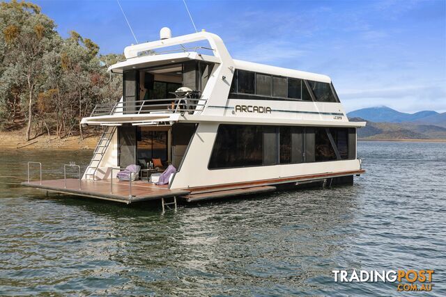 Arcadia Houseboat Holiday Home on Lake Eildon