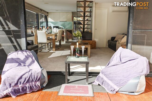 Arcadia Houseboat Holiday Home on Lake Eildon