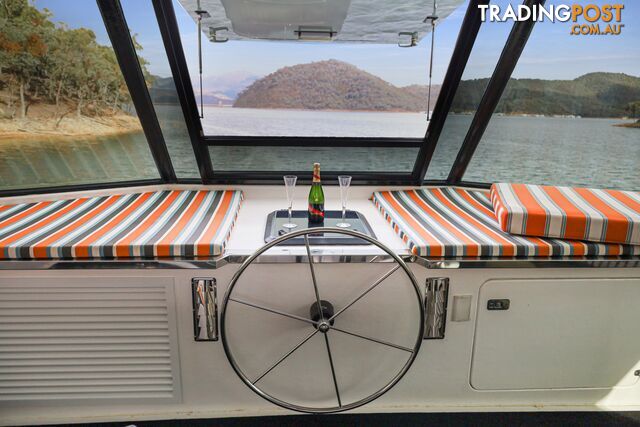 Arcadia Houseboat Holiday Home on Lake Eildon