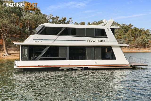 Arcadia Houseboat Holiday Home on Lake Eildon