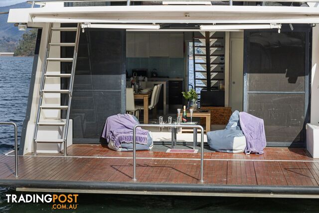 Arcadia Houseboat Holiday Home on Lake Eildon