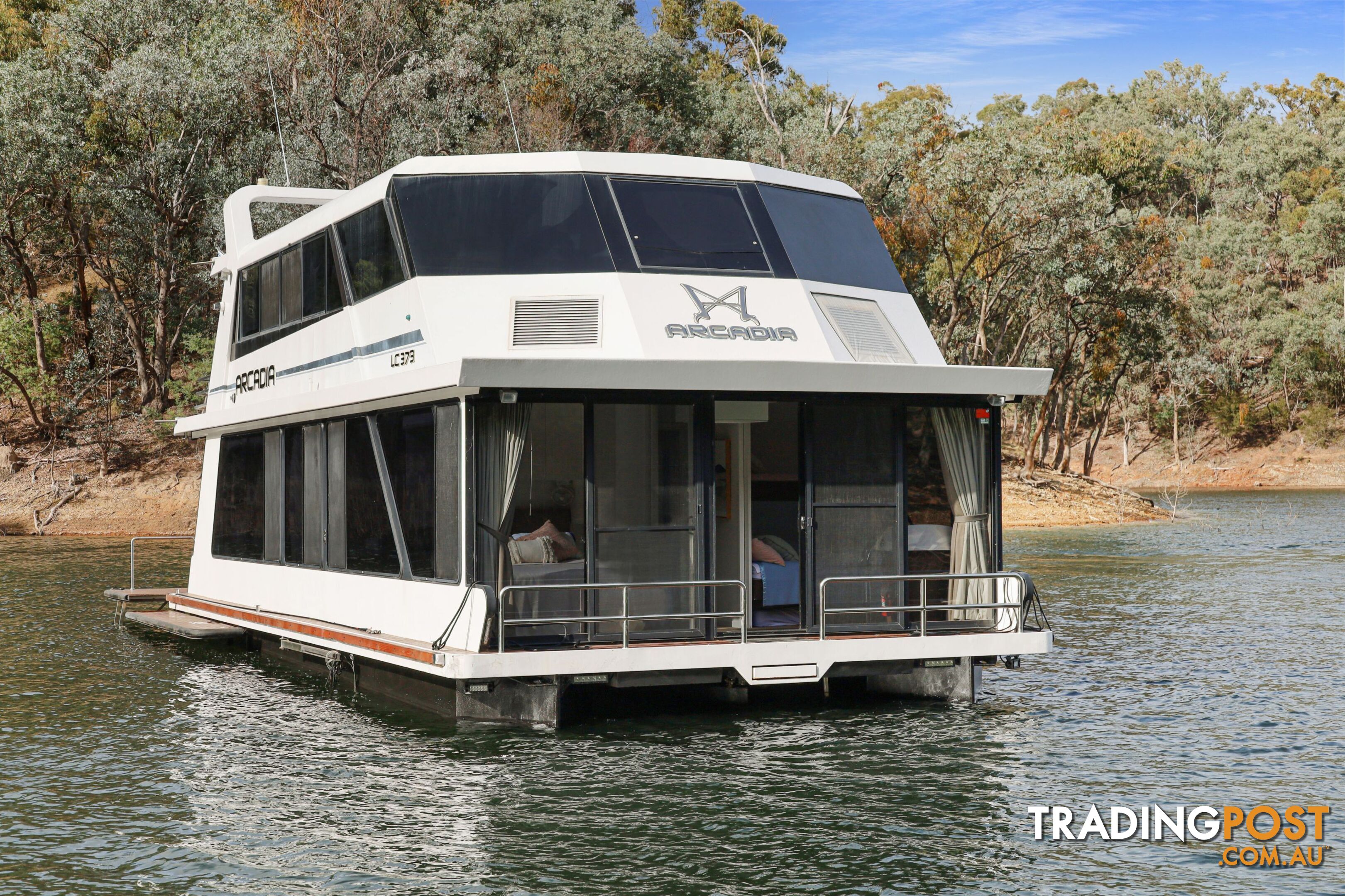 Arcadia Houseboat Holiday Home on Lake Eildon