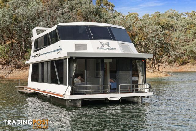 Arcadia Houseboat Holiday Home on Lake Eildon