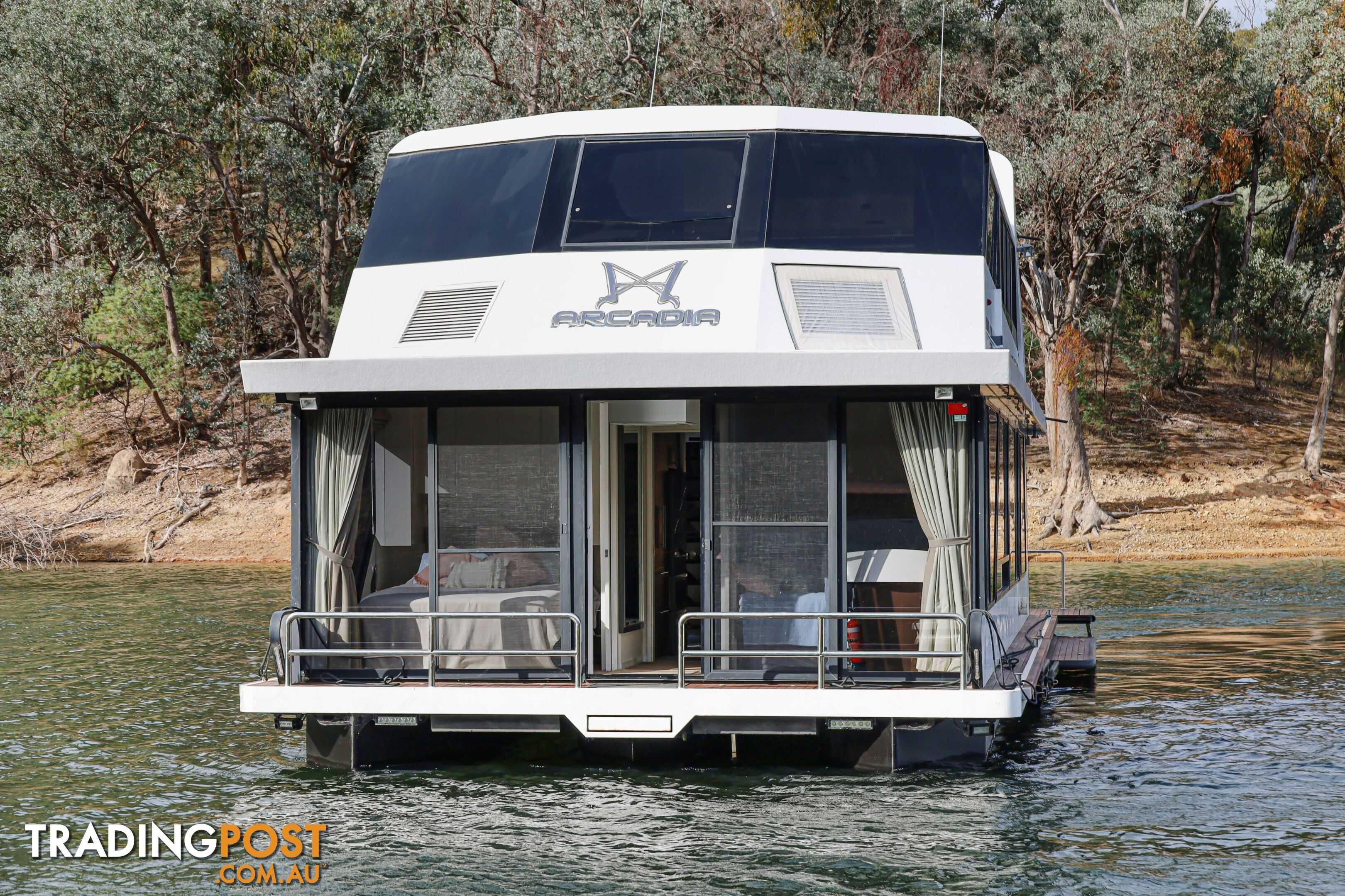 Arcadia Houseboat Holiday Home on Lake Eildon