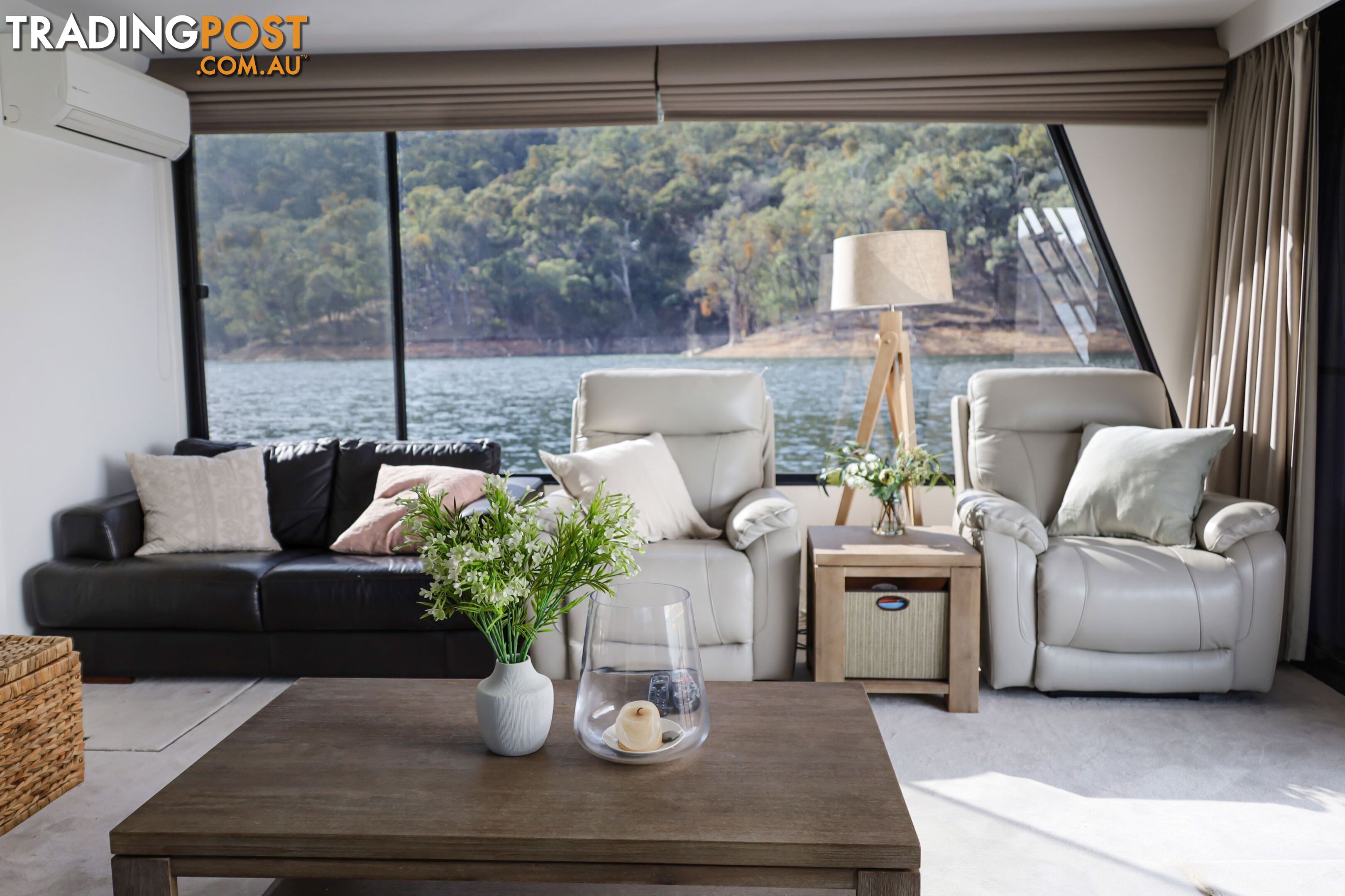 Arcadia Houseboat Holiday Home on Lake Eildon