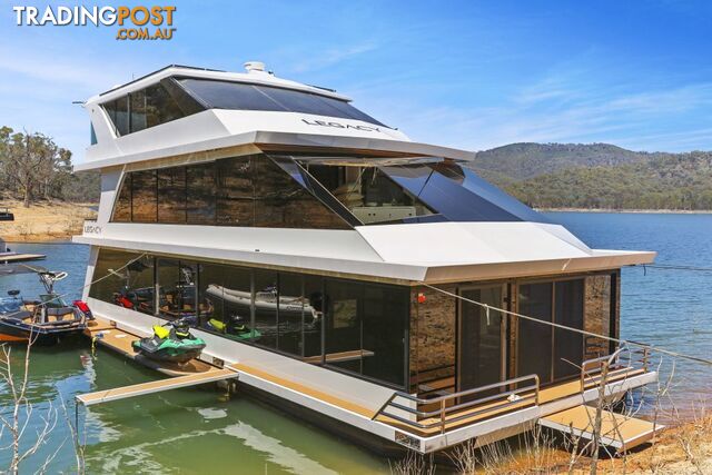 Legacy Houseboat Holiday Home on Lake Eildon