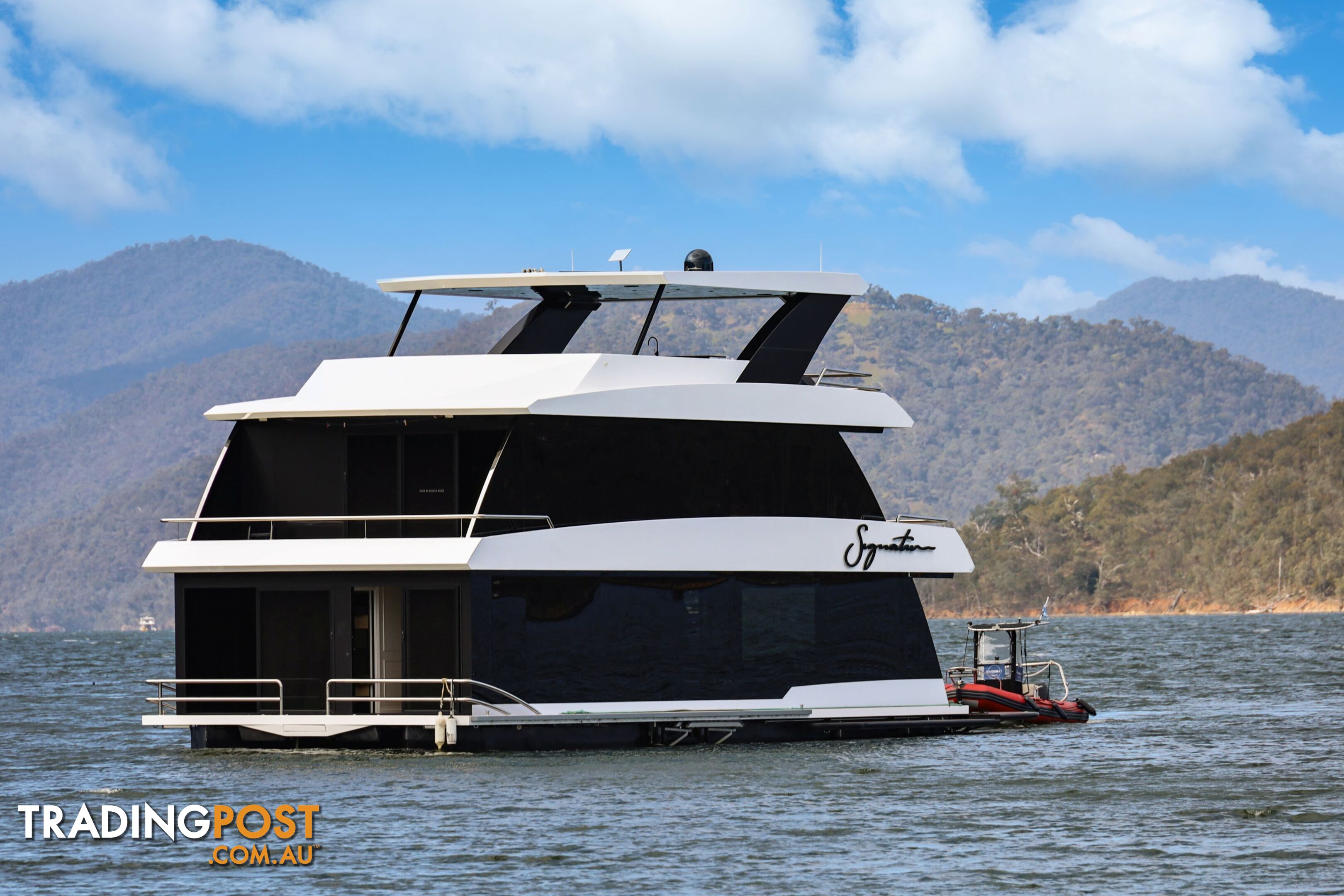 Signature Houseboat Holiday Home on Lake Eildon