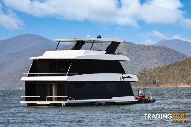 Signature Houseboat Holiday Home on Lake Eildon