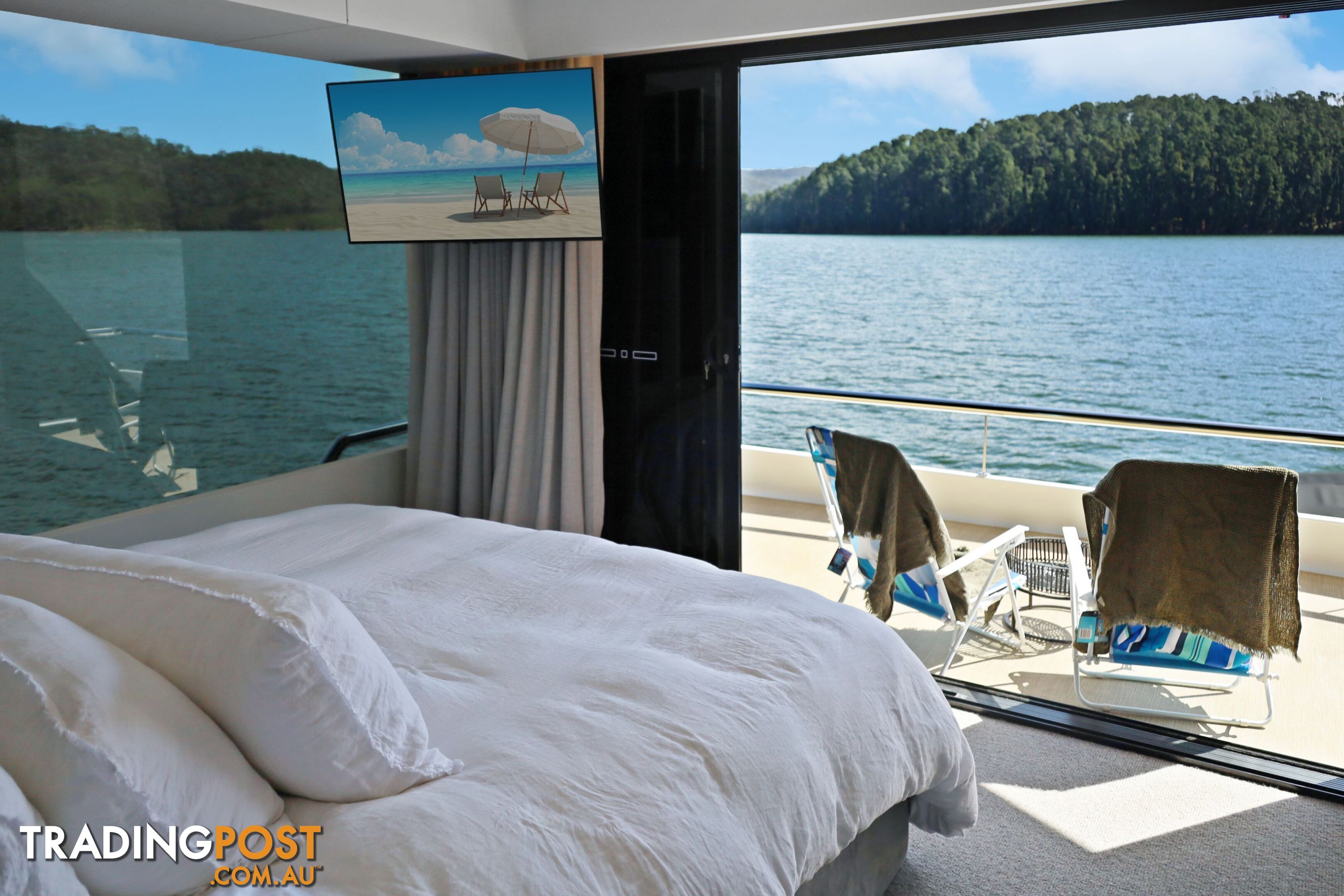 Signature Houseboat Holiday Home on Lake Eildon