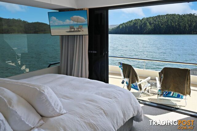 Signature Houseboat Holiday Home on Lake Eildon