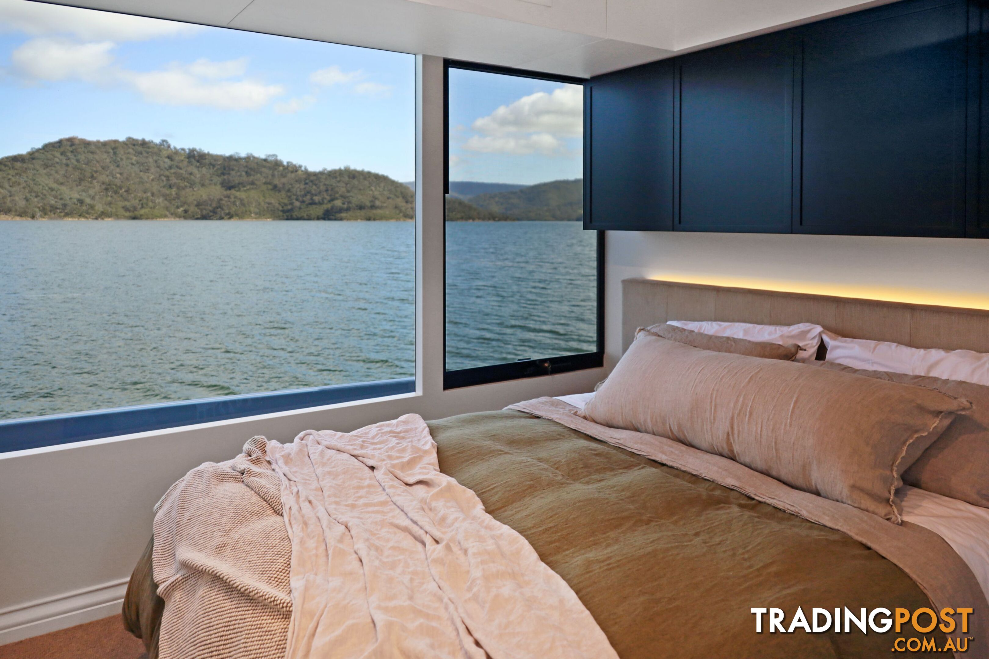 Signature Houseboat Holiday Home on Lake Eildon