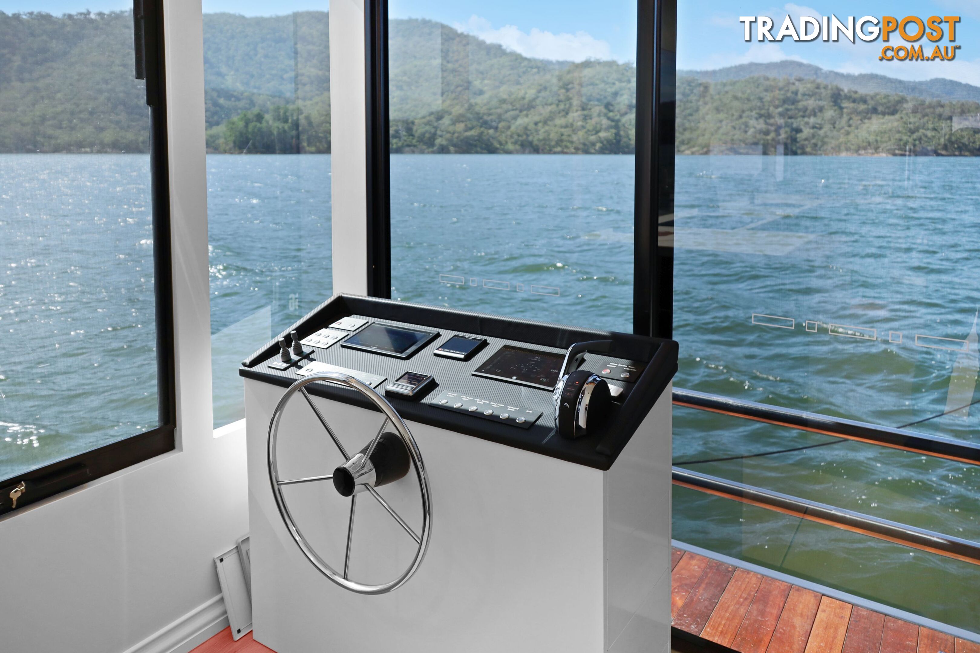 Signature Houseboat Holiday Home on Lake Eildon