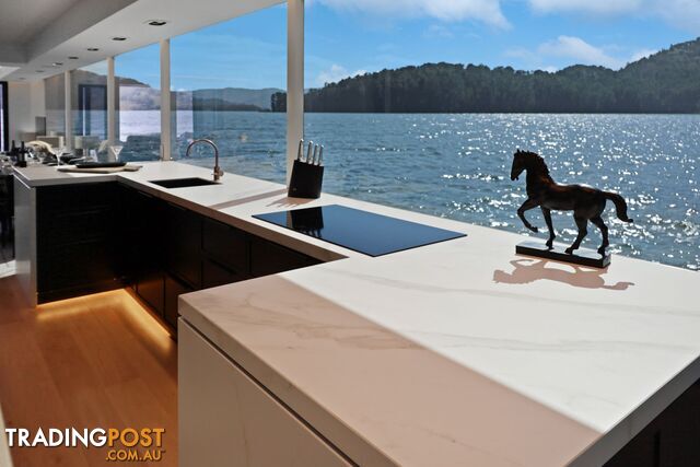 Signature Houseboat Holiday Home on Lake Eildon