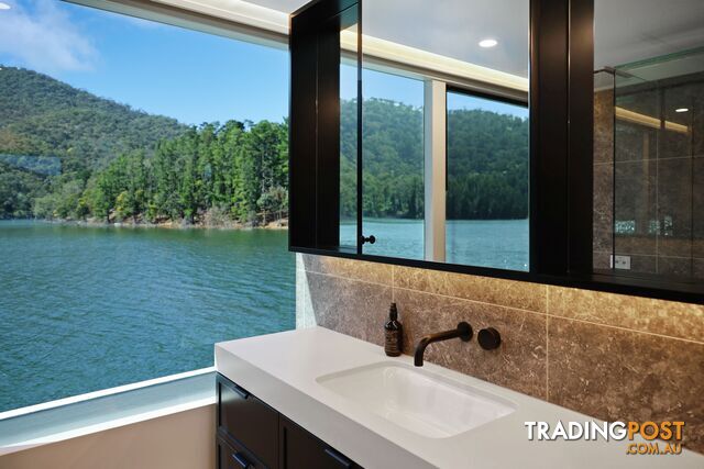 Signature Houseboat Holiday Home on Lake Eildon