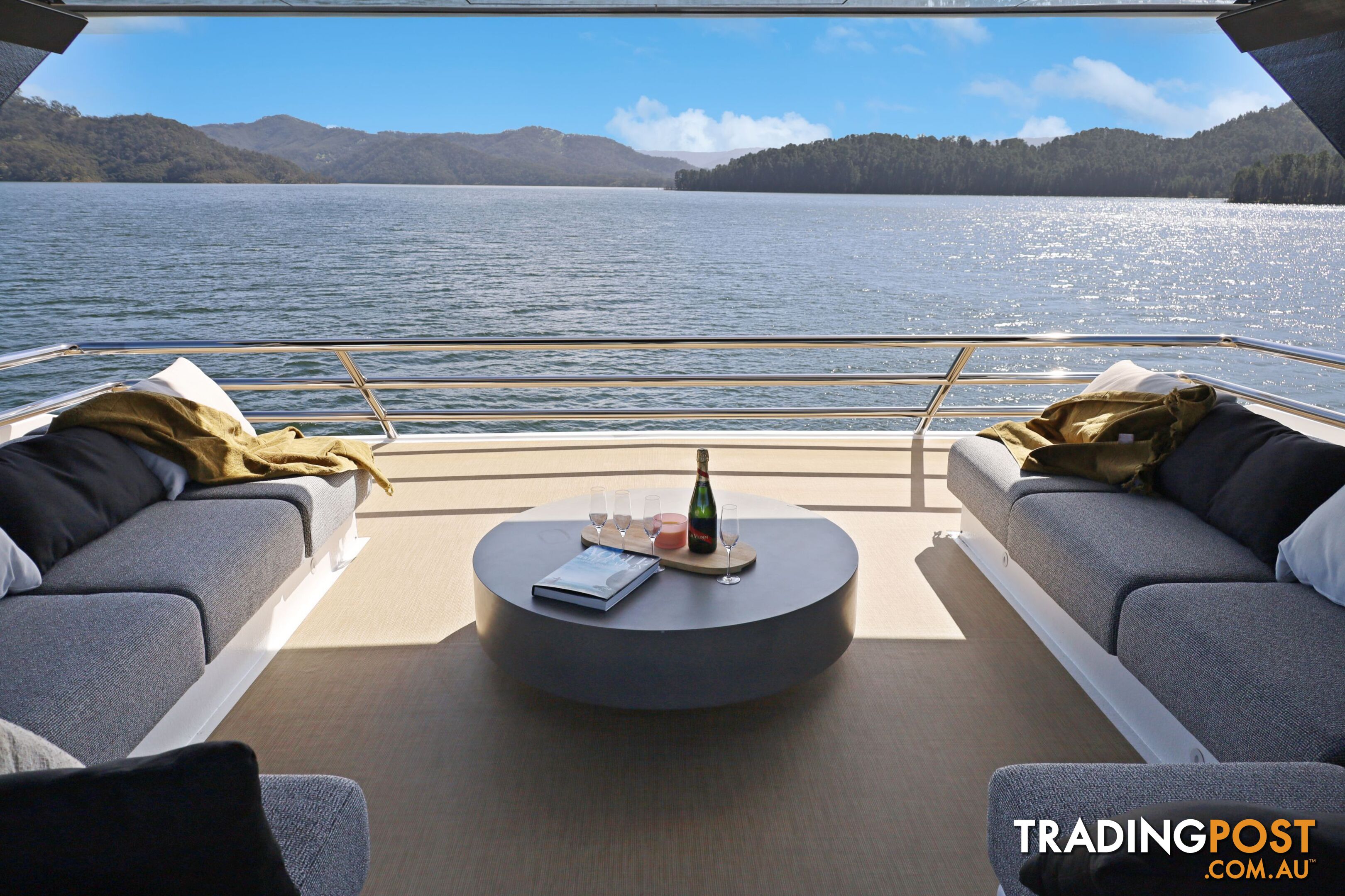 Signature Houseboat Holiday Home on Lake Eildon