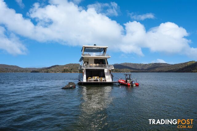 Signature Houseboat Holiday Home on Lake Eildon