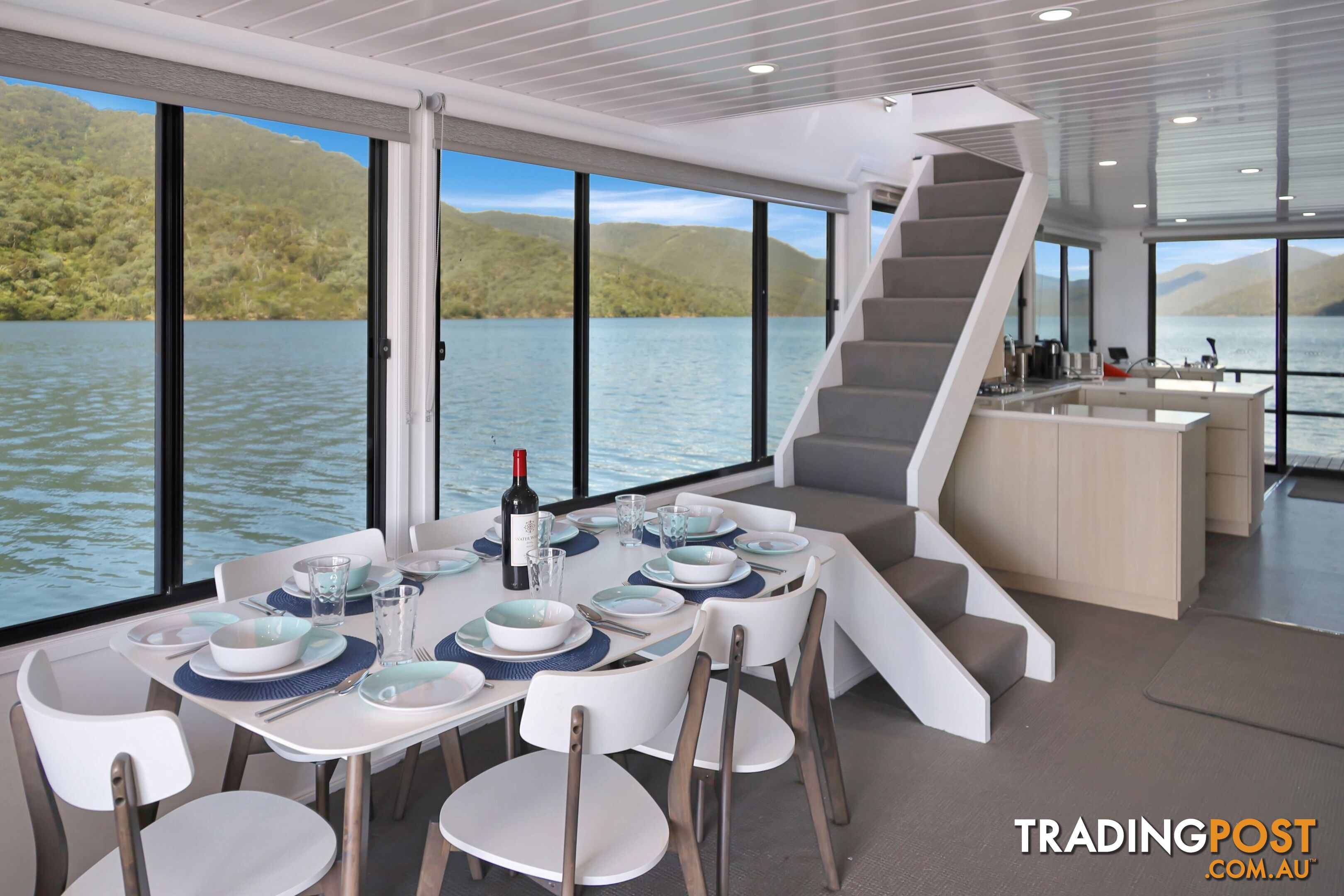 Intrepid Houseboat Holiday Home on Lake Eildon