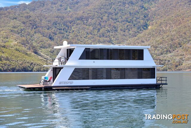 Intrepid Houseboat Holiday Home on Lake Eildon