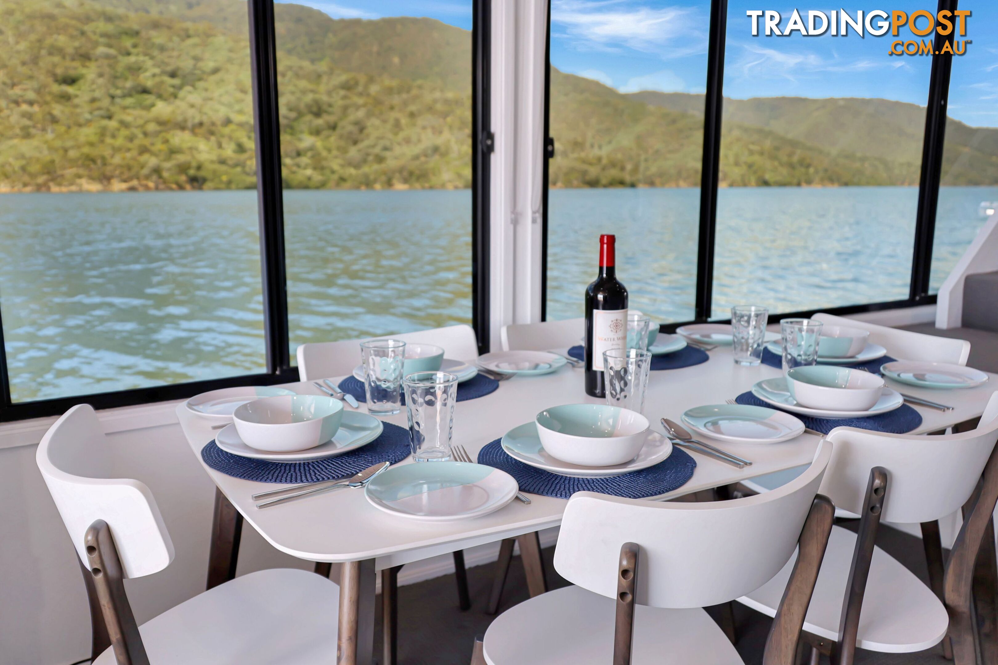 Intrepid Houseboat Holiday Home on Lake Eildon