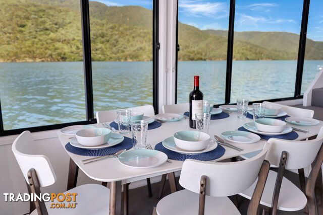 Intrepid Houseboat Holiday Home on Lake Eildon