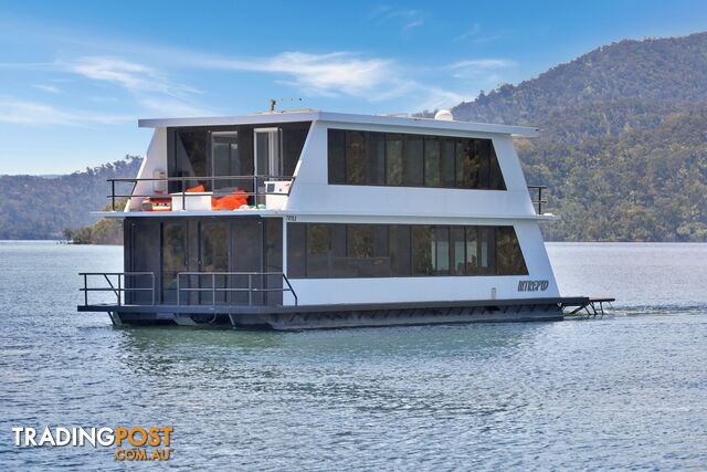 Intrepid Houseboat Holiday Home on Lake Eildon