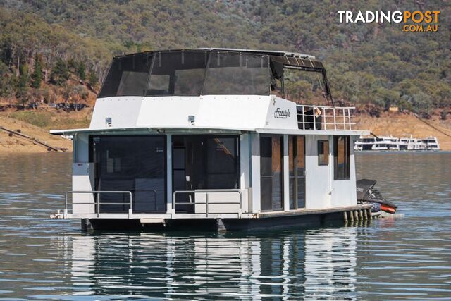 FREESTYLE Houseboat Holiday Home at Lake Eildon