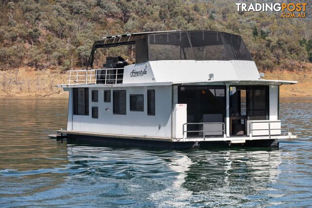 FREESTYLE Houseboat Holiday Home at Lake Eildon - photo 2 of 28