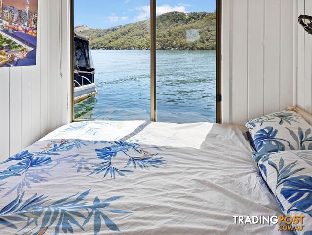 Reality Houseboat Holiday Home on Lake Eildon