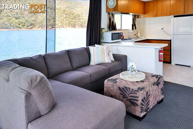 Rippatoo Houseboat Holiday Home on Lake Eildon