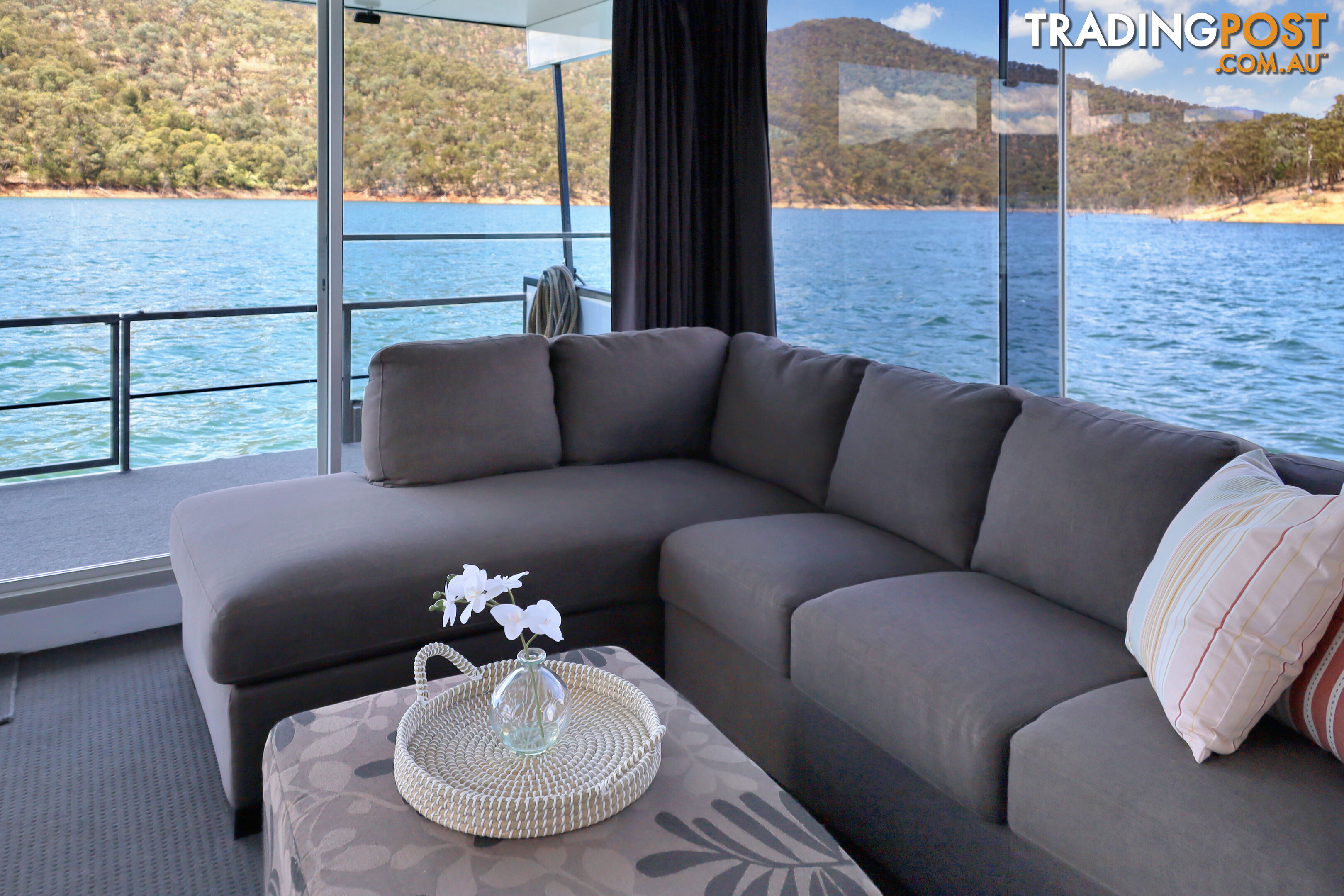 Rippatoo Houseboat Holiday Home on Lake Eildon