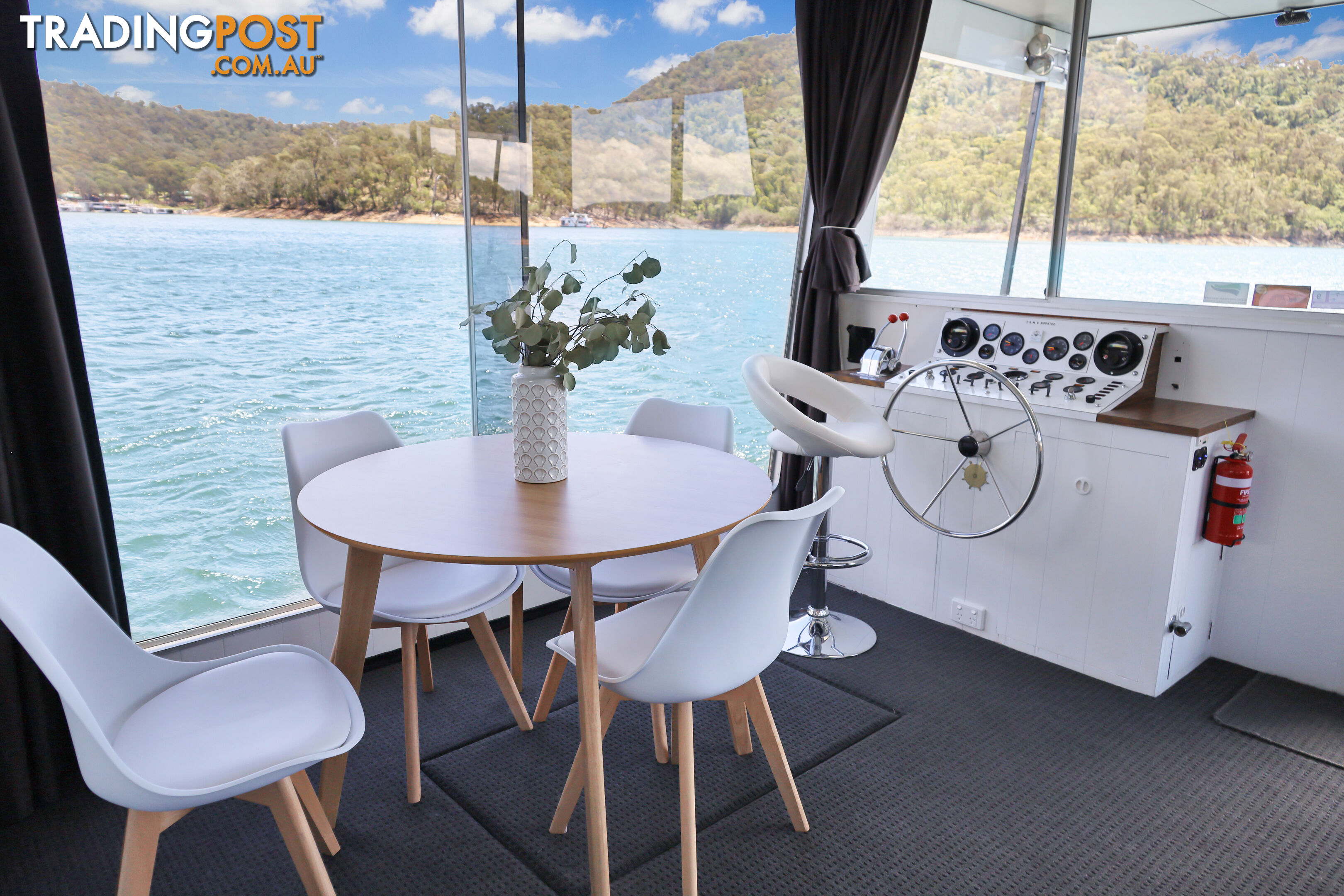 Rippatoo Houseboat Holiday Home on Lake Eildon