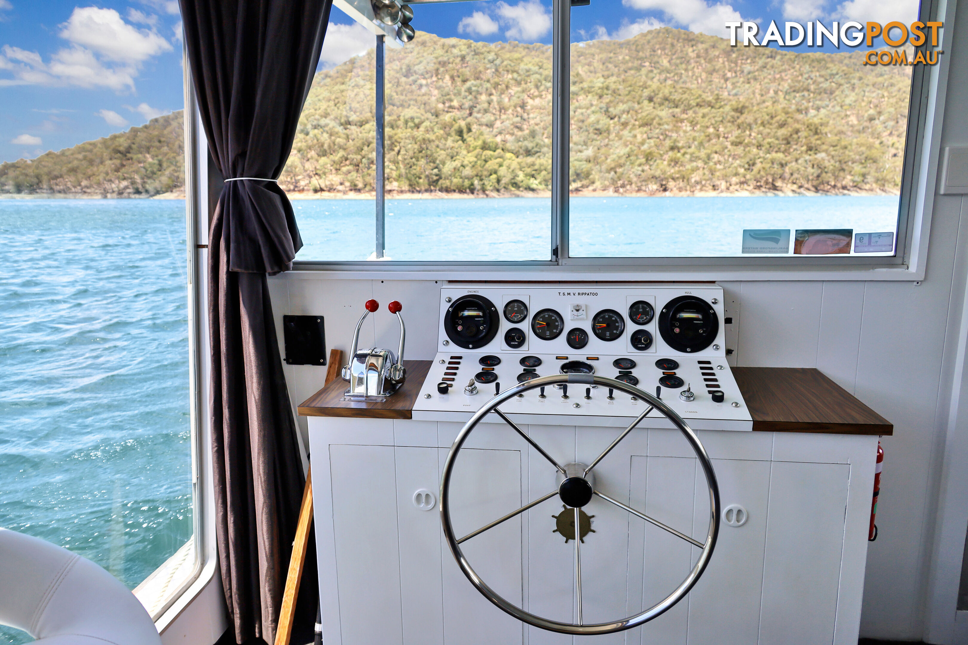 Rippatoo Houseboat Holiday Home on Lake Eildon