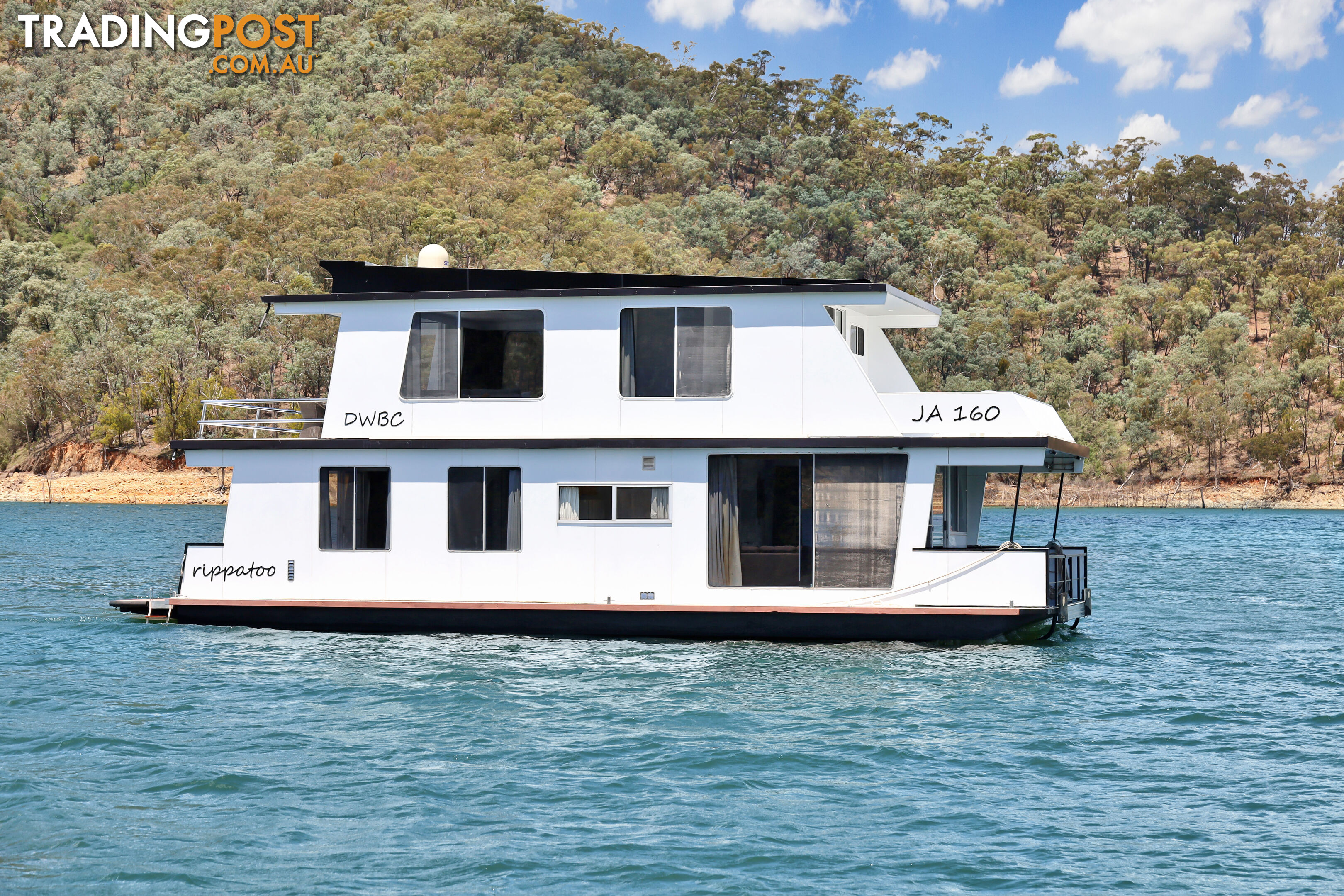 Rippatoo Houseboat Holiday Home on Lake Eildon