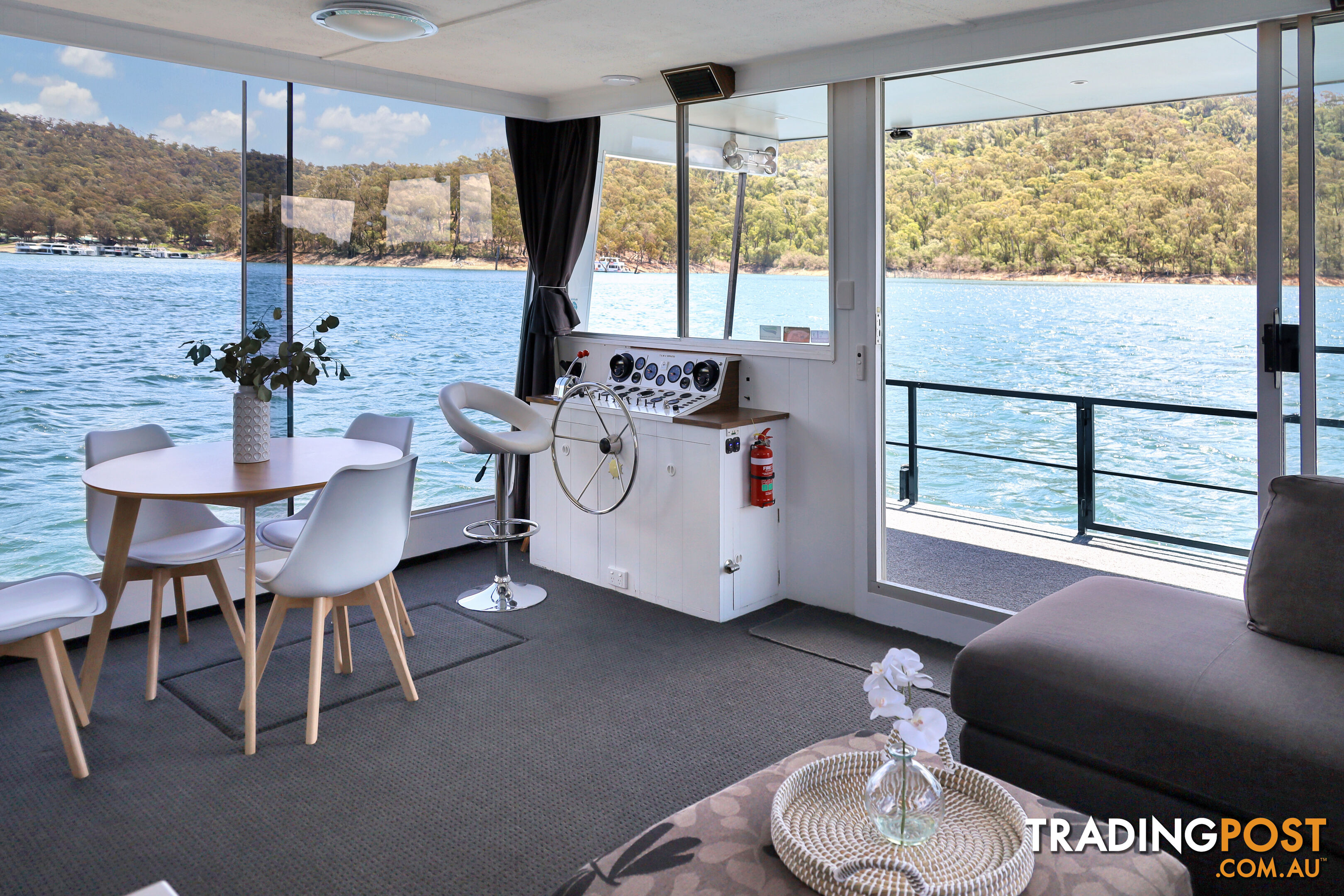 Rippatoo Houseboat Holiday Home on Lake Eildon