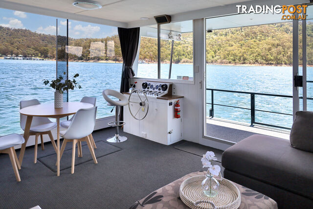 Rippatoo Houseboat Holiday Home on Lake Eildon